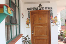 Mayflower Hotel & Hostal