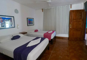 Mayflower Hotel & Hostal