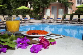 Radisson Plaza Camelinas