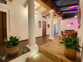 Suites Del Barrio Hotel