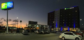Holiday Inn Express & Suites Leon - Aeropuerto