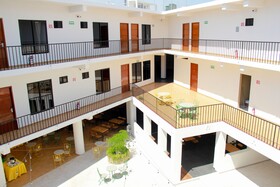 Acacia Hotel