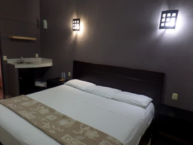Uke Inn Hotel & Suites