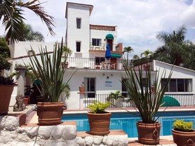 Hotel Bajo el Volcan