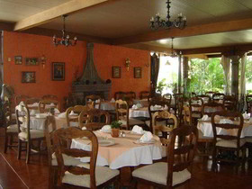 Hotel Bajo el Volcan