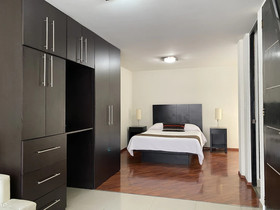 Grupo Kings Suites Chimborazo 567