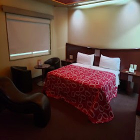 Hm Hotel Y Suites Plaza