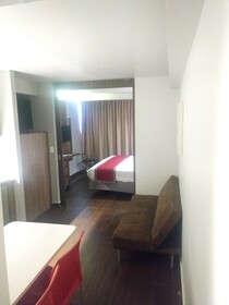 Hotel Block Suites