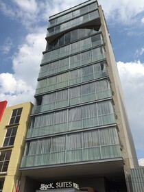 Hotel Block Suites