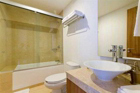 Plaza Suites
