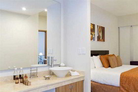 Plaza Suites