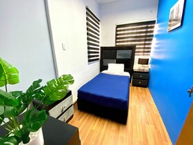 Roomies Hotel World Trade Center
