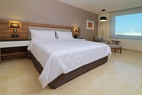 Holiday Inn & Suites Puerto Vallarta Marina & Golf