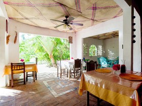 Nuestra Casa-Sai (Pet Friendly Hotel & Beach Club)