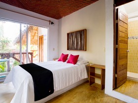 Nuestra Casa-Sai (Pet Friendly Hotel & Beach Club)