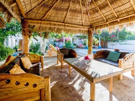 Nuestra Casa-Sai (Pet Friendly Hotel & Beach Club)