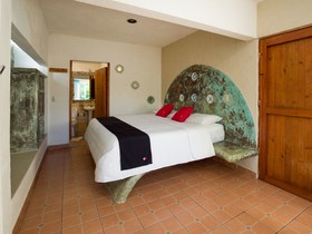 Nuestra Casa-Sai (Pet Friendly Hotel & Beach Club)