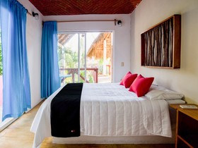 Nuestra Casa-Sai (Pet Friendly Hotel & Beach Club)