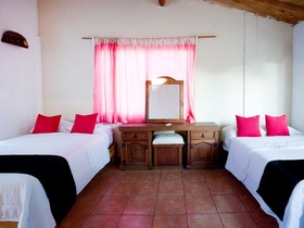 Nuestra Casa-Sai (Pet Friendly Hotel & Beach Club)
