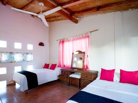 Nuestra Casa-Sai (Pet Friendly Hotel & Beach Club)