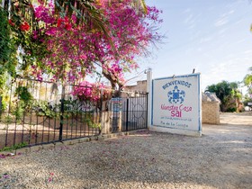 Nuestra Casa-Sai (Pet Friendly Hotel & Beach Club)