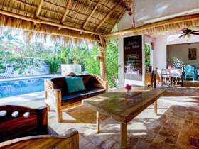 Nuestra Casa-Sai (Pet Friendly Hotel & Beach Club)