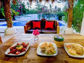 Nuestra Casa-Sai (Pet Friendly Hotel & Beach Club)