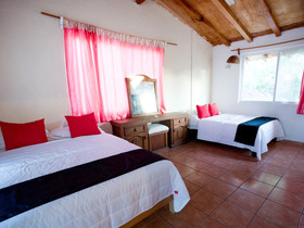 Nuestra Casa-Sai (Pet Friendly Hotel & Beach Club)