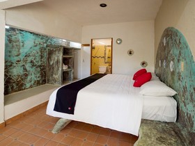 Nuestra Casa-Sai (Pet Friendly Hotel & Beach Club)
