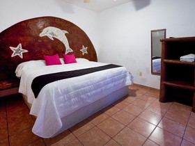 Nuestra Casa-Sai (Pet Friendly Hotel & Beach Club)