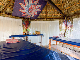 Nuestra Casa-Sai (Pet Friendly Hotel & Beach Club)