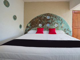 Nuestra Casa-Sai (Pet Friendly Hotel & Beach Club)
