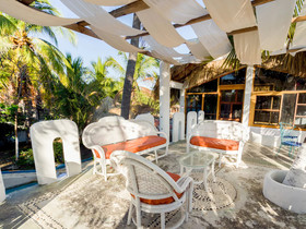 Nuestra Casa-Sai (Pet Friendly Hotel & Beach Club)