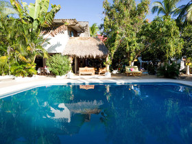 Nuestra Casa-Sai (Pet Friendly Hotel & Beach Club)