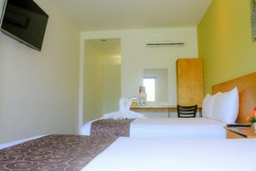 AM Hotel & Plaza