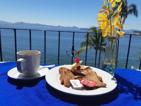 Dolphin Cove Inn