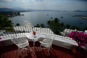 Dolphin Cove Inn