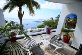 Dolphin Cove Inn