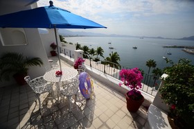 Dolphin Cove Inn