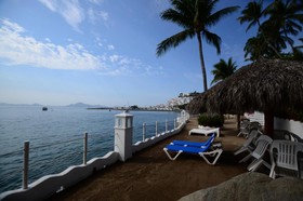Dolphin Cove Inn