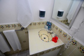 Dolphin Cove Inn