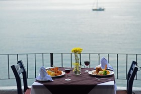 Dolphin Cove Inn