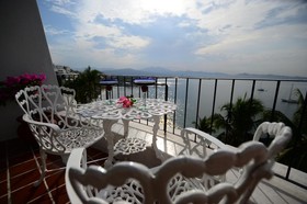 Dolphin Cove Inn