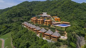 El Corazón Resort
