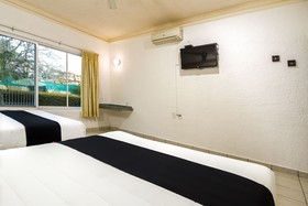 Hotel Parotas by OYO Rooms