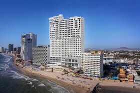 Courtyard by Marriott Mazatlan Beach Resort