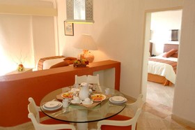 Luna Palace Hotel & Suites
