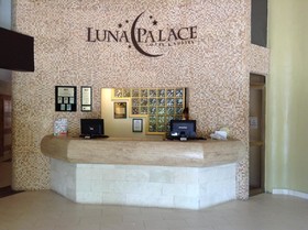 Luna Palace Hotel & Suites