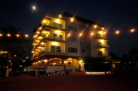 Marina Banderas Suites Hotel