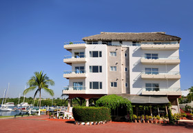 Marina Banderas Suites Hotel